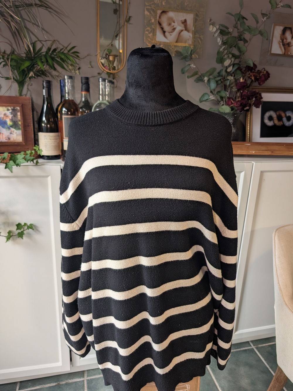 Zara Women's Black and Cream Striped Crewneck Sweater - Relaxed Fit